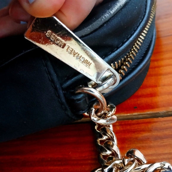 Michael Kors Polly Black Bag Gold Hardware Shoulder Bag Zip Festival Crossbody - Picture 4 of 13